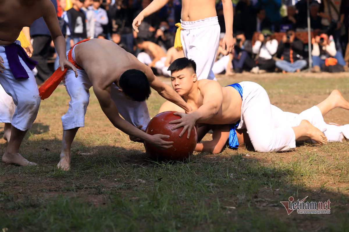 Vật cầu là môn thể thao rèn luyện cả trí và lực, mang tính hợp đồng mưu lược rất rõ, có đầy đủ nội dung phù hợp với các lứa tuổi khác nhau, từ thiếu nhi cho đến người cao tuổi