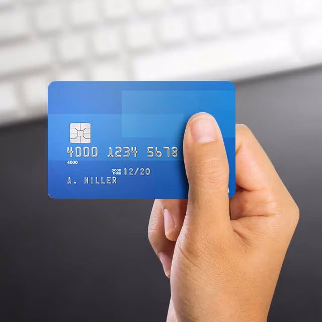 Thẻ tín dụng sẽ trở nên hữu ích khi bạn cần mua một món đồ giá trị lớn và chưa có sẵn tiền trong tay. Tuy nhiên, nếu lạm dụng nó, bạn sẽ rất dễ rơi vào tình trạng chi tiêu thái quá. Nguồn ảnh: Getty Image Video: Du thuyền 300 triệu USD của tỷ phú Nga. Nguồn: VTC1