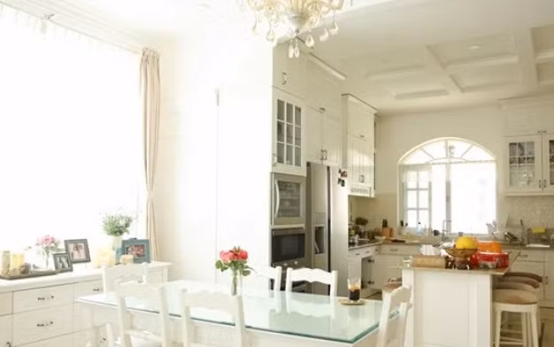 Sau nhiều năm cùng nhau phấn đấu, họ đã xây dựng cho mình một gia đình hạnh phúc. Họ cũng có hai cô công chúa vô cùng xinh đẹp đáng yêu như thiên thần, khiến biết bao người ngưỡng mộ. Bên cạnh đó, Minh Khang – Thúy Hạnh còn sở hữu khối tài sản khủng.