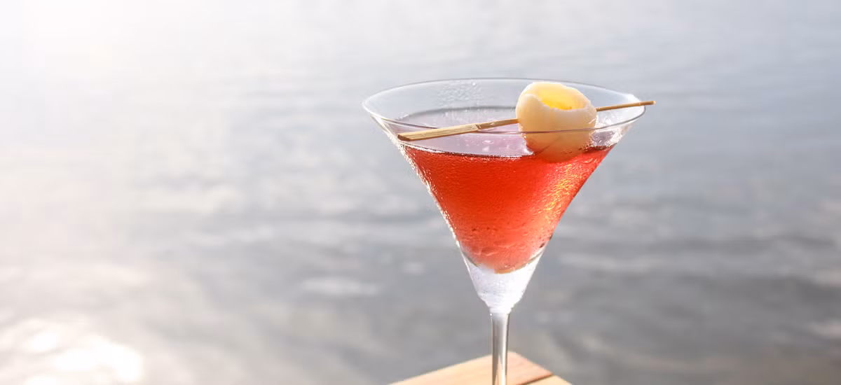 Các loại rượu vang trong quán bar có giá từ 1 - 4 triệu đồng.