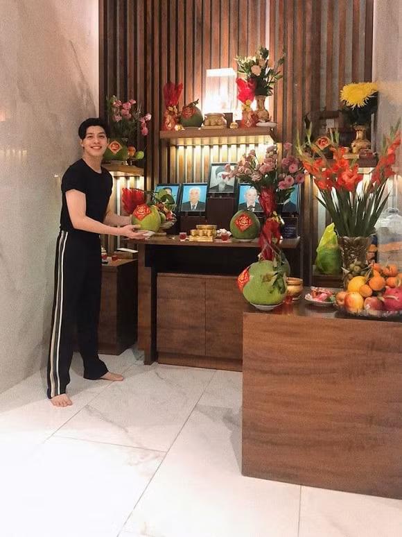 Không gian thờ cúng sang trọng.