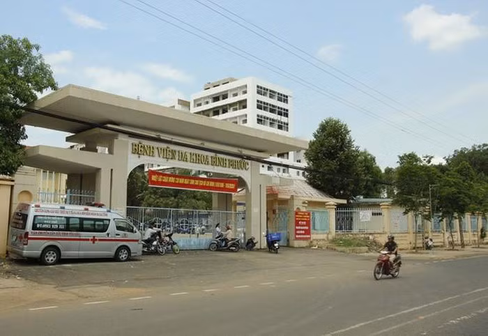Bo Y te yeu cau lam ro vu tu vong sau mo lay dinh o tay be trai 7 tuoi