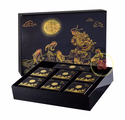 Có gì bên trong bánh Trung thu dát vàng siêu đắt đỏ? Co gi ben trong banh Trung thu dat vang sieu dat do?
