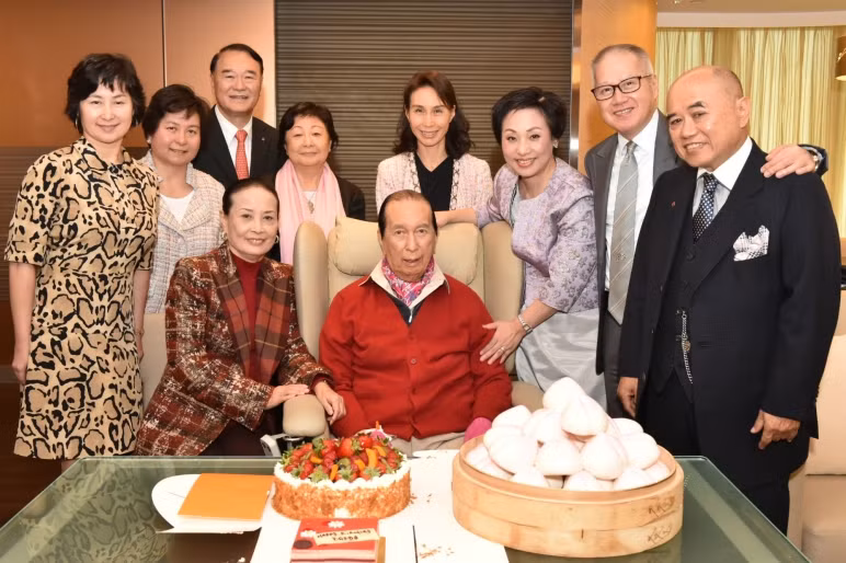 Tuy nhiên, Hà Hồng Sân từng nói: "Cái danh xưng 'Vua sòng bạc' là mọi người gán cho tôi, bởi bản thân tôi không biết đánh bạc là gì".