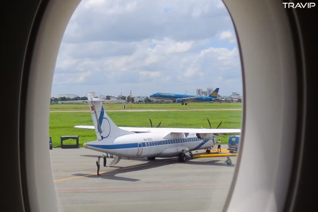Được phát triển từ ATR 42, ATR đã kéo dài thân ATR 72 thêm 4,5 m, mở rộng sải cánh, lắp động cơ mạnh hơn và tăng dung tích bình chứa nhiên liệu thêm xấp xỉ 10%. Ảnh: Travip.