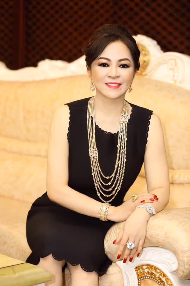 Vợ đại gia Dũng "lò vôi" là bà Nguyễn Phương Hằng (tên thật Nguyễn Thị Thanh Tuyền, biệt danh Hằng Canada). Ảnh: FBNV.