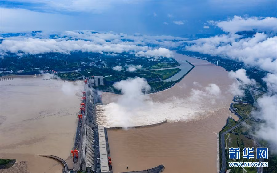  Đập Tam Hiệp đã ghi nhận đỉnh lũ cao nhất từ khi hồ chứa bắt đầu tích nước vào năm 2003, với lưu lượng đổ vào đạt 75.000 m3/giây, theo Tân Hoa Xã. Ảnh: Tân Hoa Xã.