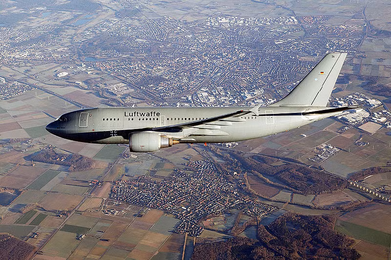 Nhờ tầm bay vượt trội, máy bay Airbus A310 được sử dụng rất nhiều trên các tuyến đường bay vượt Đại Tây Dương.