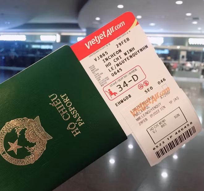 23h ngày 28/2, Lê Quỳnh Như (sinh năm 1996, sinh viên Đại học Hanyang) cùng nhiều du học sinh Việt Nam có mặt tại sân bay Incheon (Hàn Quốc) để về nước. "Mình ra sân bay thấy toàn người Việt, cảm giác giống như về quê ăn Tết chứ không phải đi tránh dịch", nữ sinh nói với Zing.vn.
