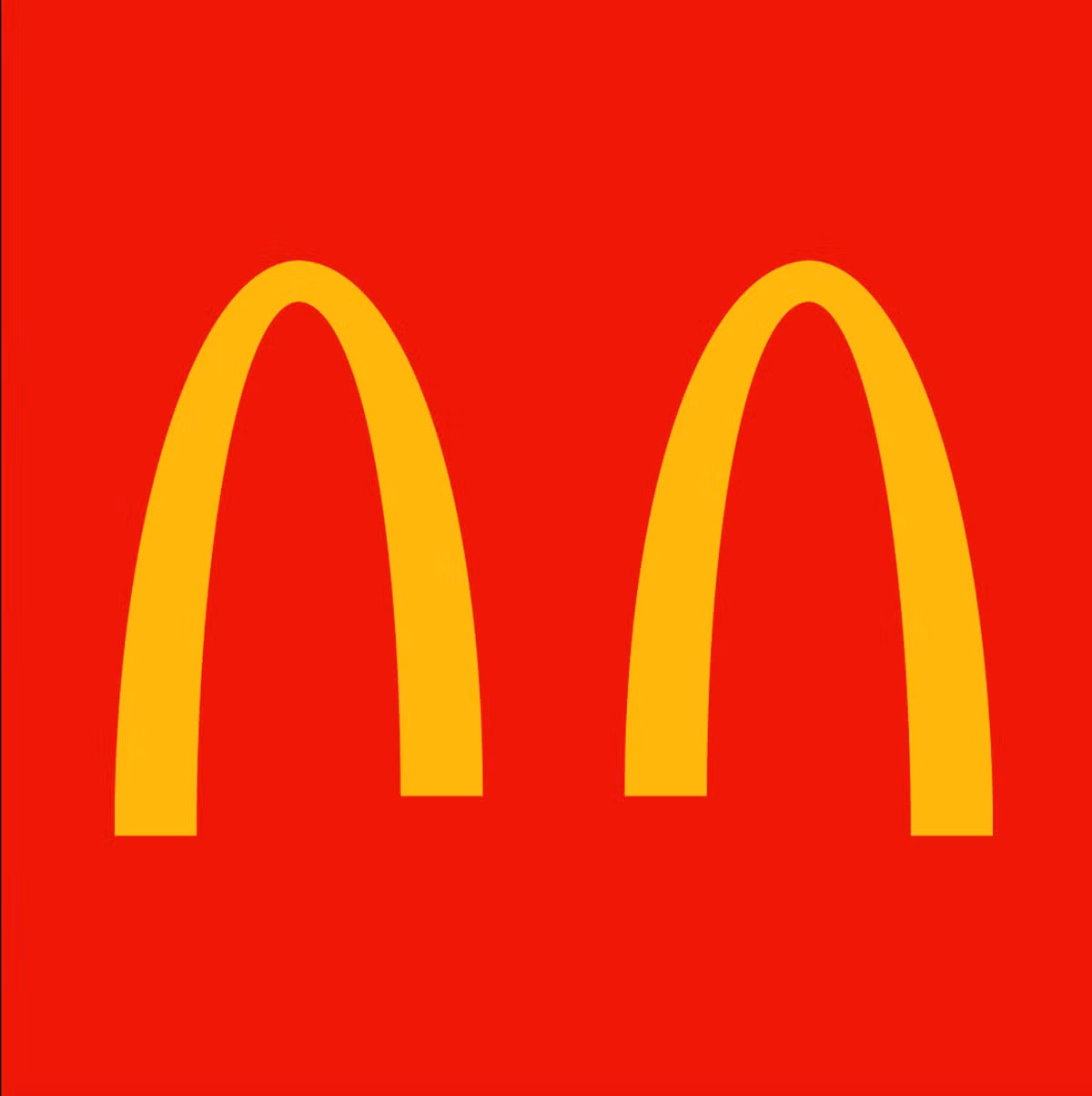 Logo hình chữ M của McDonald's cũng đã bị tách rời làm hai nửa. Đại diện McDonald's chia sẻ sự thay đổi này là nhằm nhắc nhở khách hàng về sự giãn cách xã hội trong mùa COVID-19.
