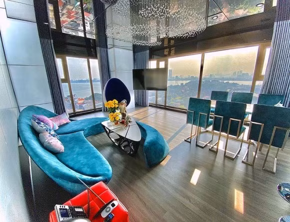 Chỉ nhìn view cùng nội thất đủ thấy giá trị của căn hộ không hề nhỏ.
