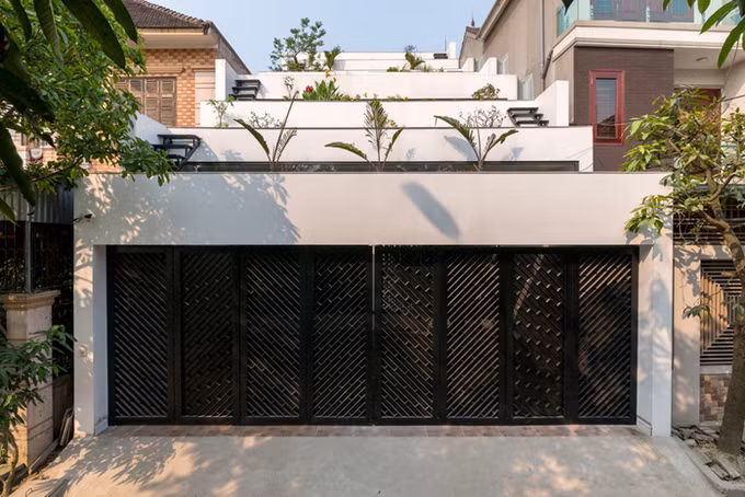 Một ngôi nhà 4 tầng mô phỏng ruộng bậc thang ở Hà Tĩnh của nhóm kiến trúc sư H&amp;P Architects đã đạt nhiều giải thưởng uy tín về kiến trúc. Ảnh: H&amp;P Architects.