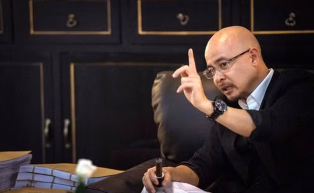 Xuất thân trong một gia đình nông dân nghèo, tài sản lớn nhất khi khởi nghiệp là một chiếc xe đạp cọc cạch nhưng đến hiện tại, ông Đặng Lê Nguyên Vũ đã trở thành “vua cà phê”, người đứng sau những thành công ngoài mong đợi của cà phê Trung Nguyên.