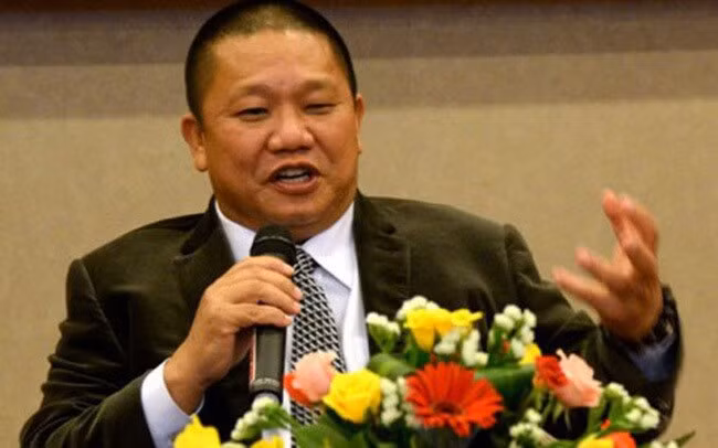 Lên núi ở ẩn, mỗi tháng đại gia Lê Phước Vũ chỉ ghé qua Tập đoàn Hoa Sen 2 lần, mỗi lần 2 tiếng. Ông cũng khẳng định mặc dù giờ ở xa nhưng vẫn nắm mọi công việc của công ty.