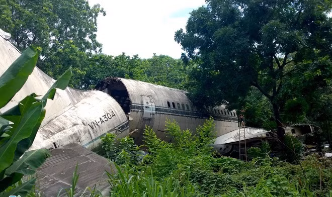 Còn tại TP HCM, chiếc Boeing 707 mang số hiệu VN - A304 cũng từng nằm trên bãi đất trống ở đường Hồng Hà (quận Tân Bình). Ảnh: Zing.
