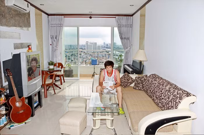 Huỳnh Anh sinh năm 1992, được biết đến với vai trò người mẫu, diễn viên. Huỳnh Anh đã sớm tự tậu cho mình một căn hộ "sang chảnh" ở tại quận 7 (TP HCM) sau những nỗ lực phấn đấu và chăm chỉ làm việc. Ảnh: Khám phá.