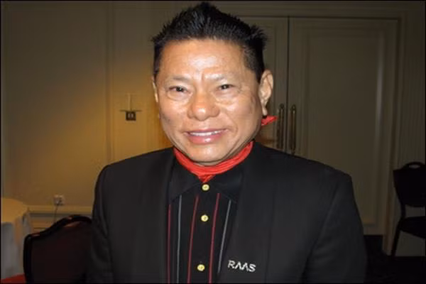Năm 1980, ông thành lập một công ty có tên Rare Antibody Antigen Supply (RAAS) và bắt đầu mua các trung tâm huyết tương khác trên khắp nước Mỹ.