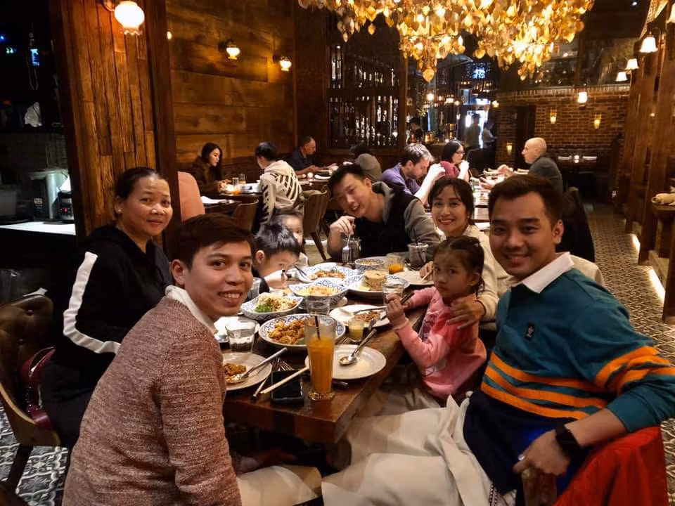 Chưa bao giờ Ốc Thanh Vân phó mặc việc chăm sóc, nuôi dạy con cho những người giúp việc mà luôn đồng hành cùng họ.