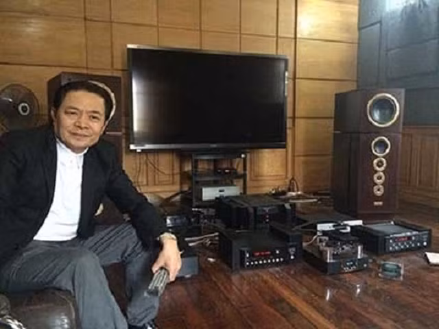 Khi còn ở thời kỳ đỉnh cao, ông Thuyết nổi tiếng với chịu chơi khi sở hữu những siêu xe như Mercedes Benz S550, Mercedes Benz S600, những căn biệt thự sang trọng nằm tại những dãy phố trung tâm nổi tiếng của Hà Nội như phố Hàng Chuối, phố Nguyễn Thái Học.