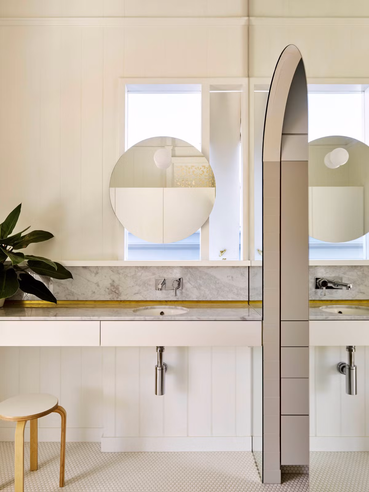Phòng tắm thiết kế trang nhã và tinh tế. Nguồn ảnh: Archdaily