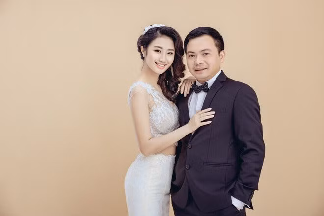 Chồng Hoa hậu Thu Ngân là doanh nhân Doãn Văn Phương. Ông là cử nhân Luật tại Đại học Luật Hà Nội, thạc sĩ Quản trị kinh doanh tại Mỹ và từng là một trong những cổ đông sáng lập của tập đoàn FLC.