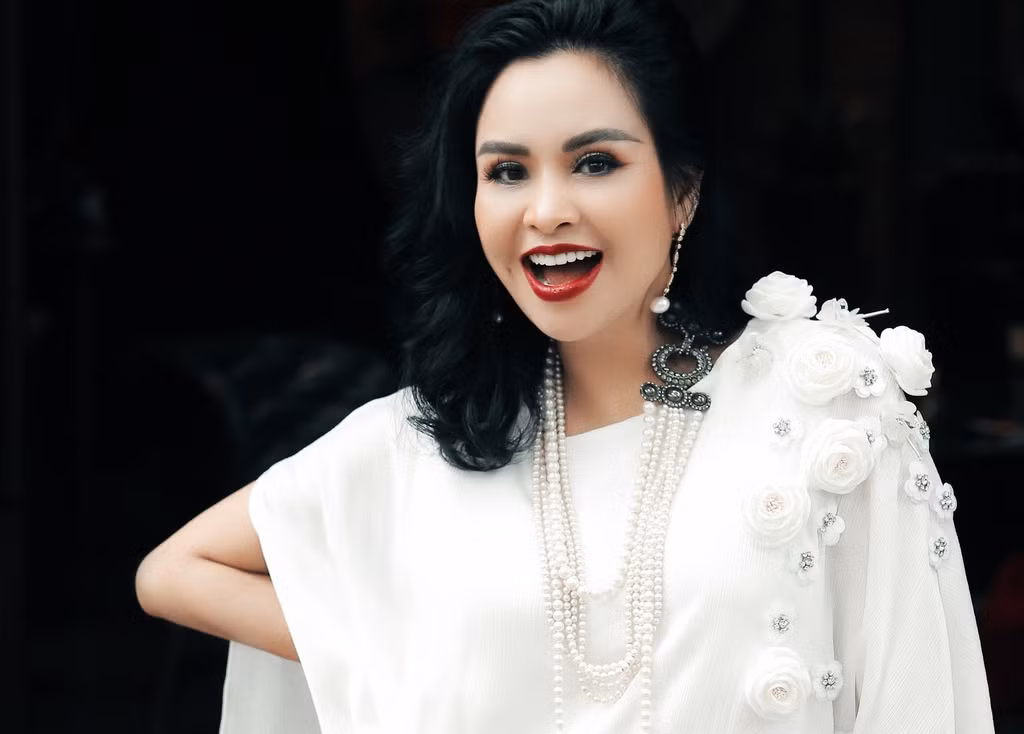 Sau đó, diva Thanh Lam cũng xác nhận đang yêu ở tuổi 51. Nhờ có bạn trai mà cô như đang hồi xuân thậm chí còn thích nghe nhạc trẻ. Ảnh: Zing.