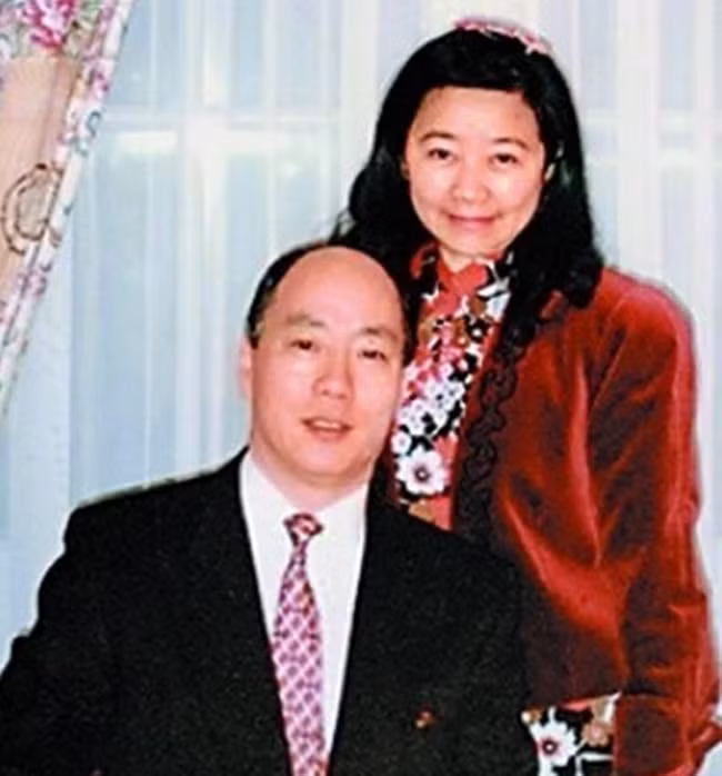 Không chỉ bà mà chồng bà cũng là người tằn tiện. Giàu có như vậy nhưng 2 vợ chồng vẫn thường mua vé xem phim giảm giá.