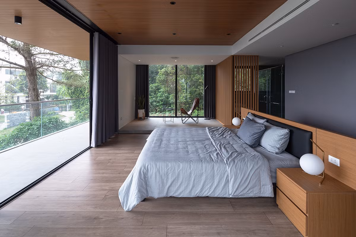 Phòng ngủ bố trí trên tầng 2. Tất cả đều có thể mở cửa tận hưởng khung cảnh thiên nhiên xung quanh.