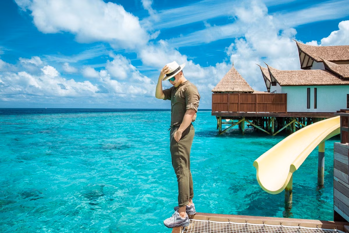 Trước ồn ào trên, không ít người tỏ ra bất ngờ bởi Vũ Khắc Tiệp vốn được biết đến với vai trò "ông bầu" của những chân dài đình đám cùng khối đồ hiệu và các chuyến du lịch xa xỉ.