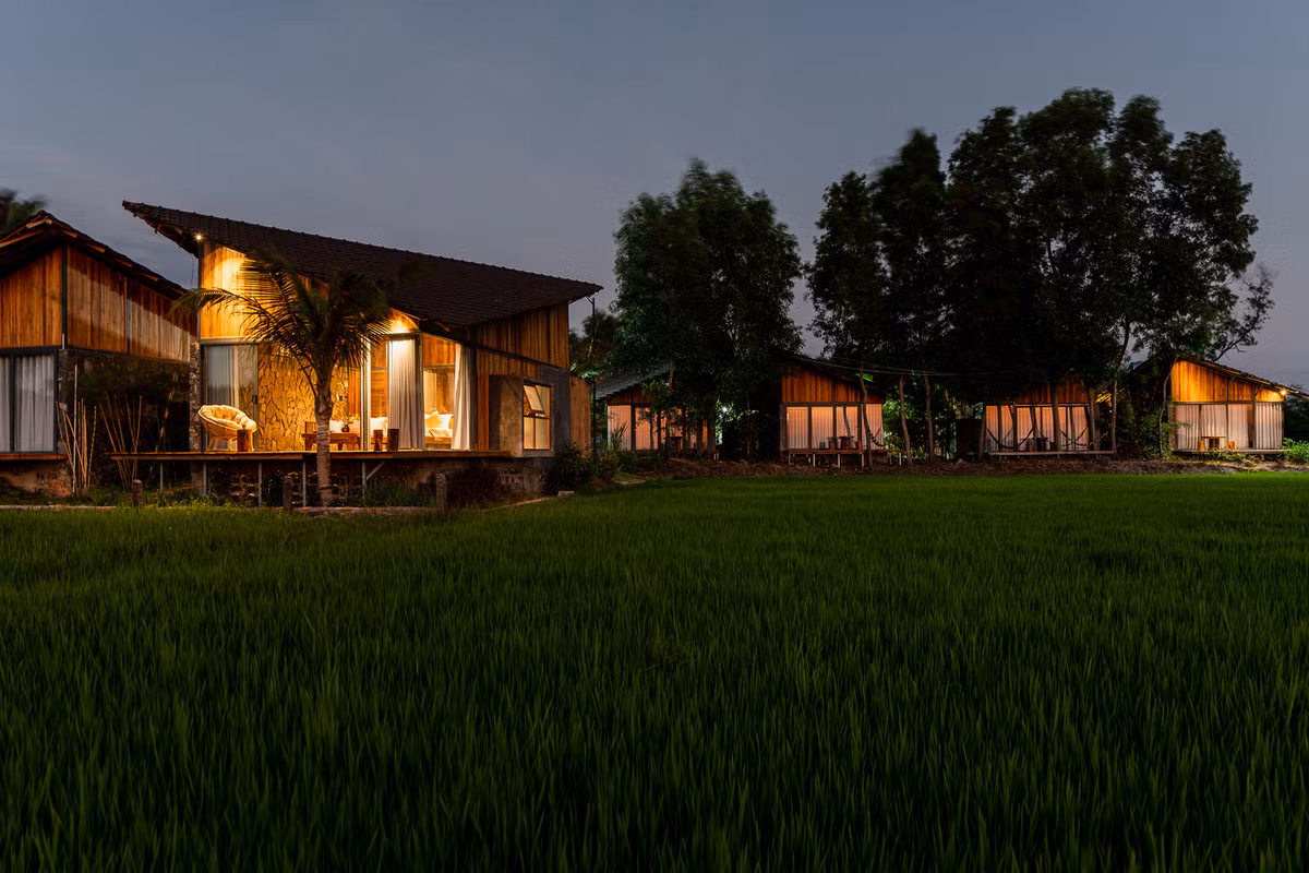 Với bối cảnh nông thôn, chủ đề của The "Ruộng" Resort là một nơi để trở về, nghỉ ngơi và thoát khỏi cuộc sống khói bụi, ồn ào trong thành phố.