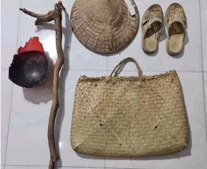 Nhiều người không khỏi ngỡ ngàng khi những món đồ được cho là một trò tấu hài lại được rao bán như vậy.