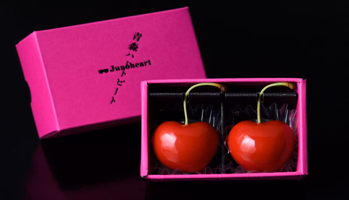 Cherry hình trái tim có hàm lượng đường lên tới 20%, đường kính 31mm, màu đỏ thẫm và bộ bóng cao, khác biệt hẳn so với các loại anh đào trên thế giới. Ảnh: Kyodonews