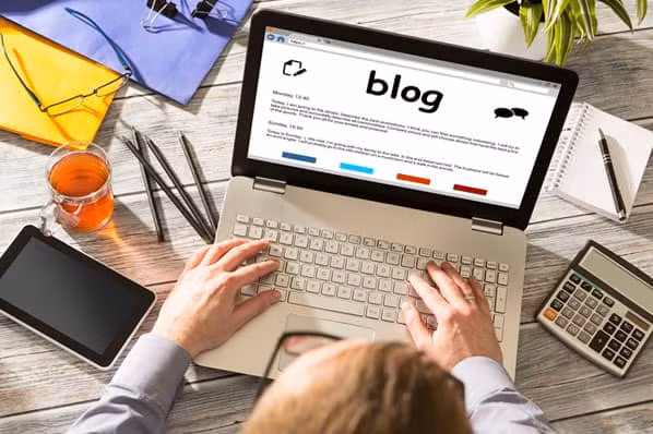 Bài viết có thể đăng trên trang web cá nhân hoặc trên các trang mạng xã hội như Facebook, Youtube, Twitter, Instagram... kèm những hình ảnh hoặc clip thu hút đông người xem.