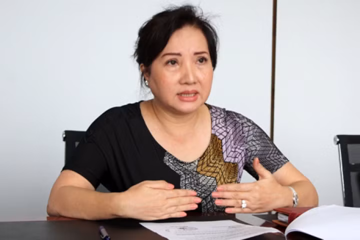 Dù chỉ học hết lớp 12, không có một tấm bằng đại học nào nhưng nữ doanh nhân Nguyễn Thị Như Loan vẫn là một “nữ tướng” đáng nể trên thương trường Việt Nam.