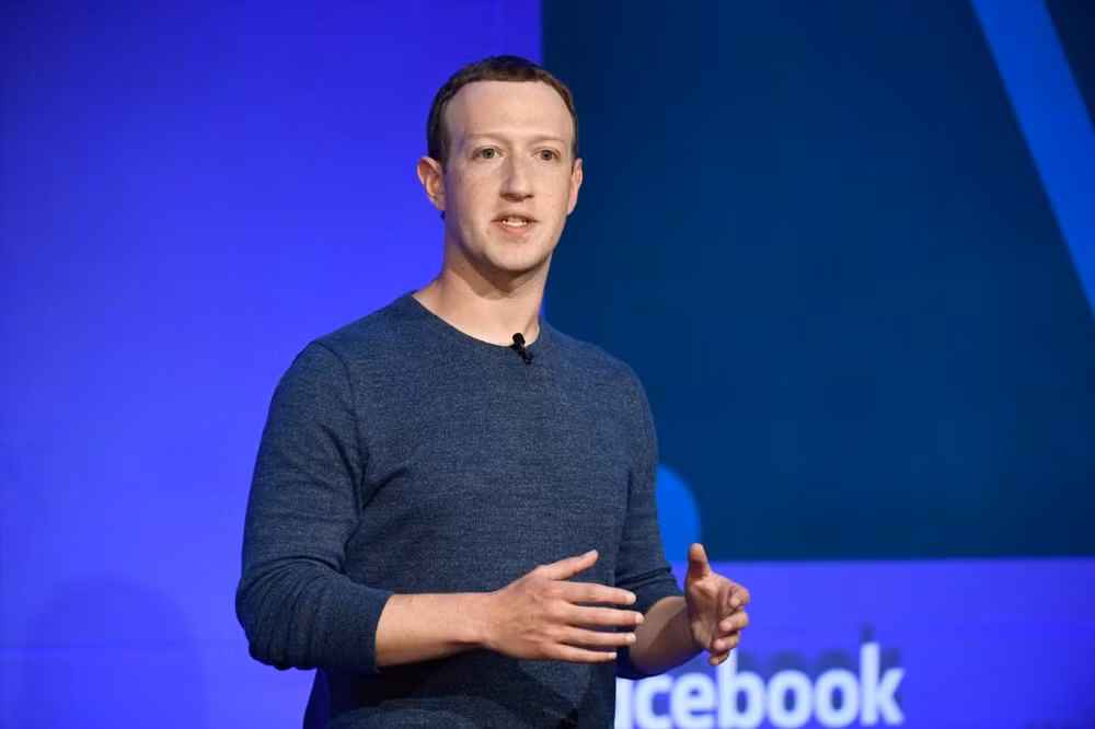 Sau Jeff Bezos, Mark Zuckerberg là tỷ phú kiếm tiền nhanh nhất những tháng qua. Tính từ tháng 10/2019 đến này, ông chủ Facebook tăng từ 65,8 tỷ USD lên 80,5 tỷ USD (gần 15 tỷ USD).