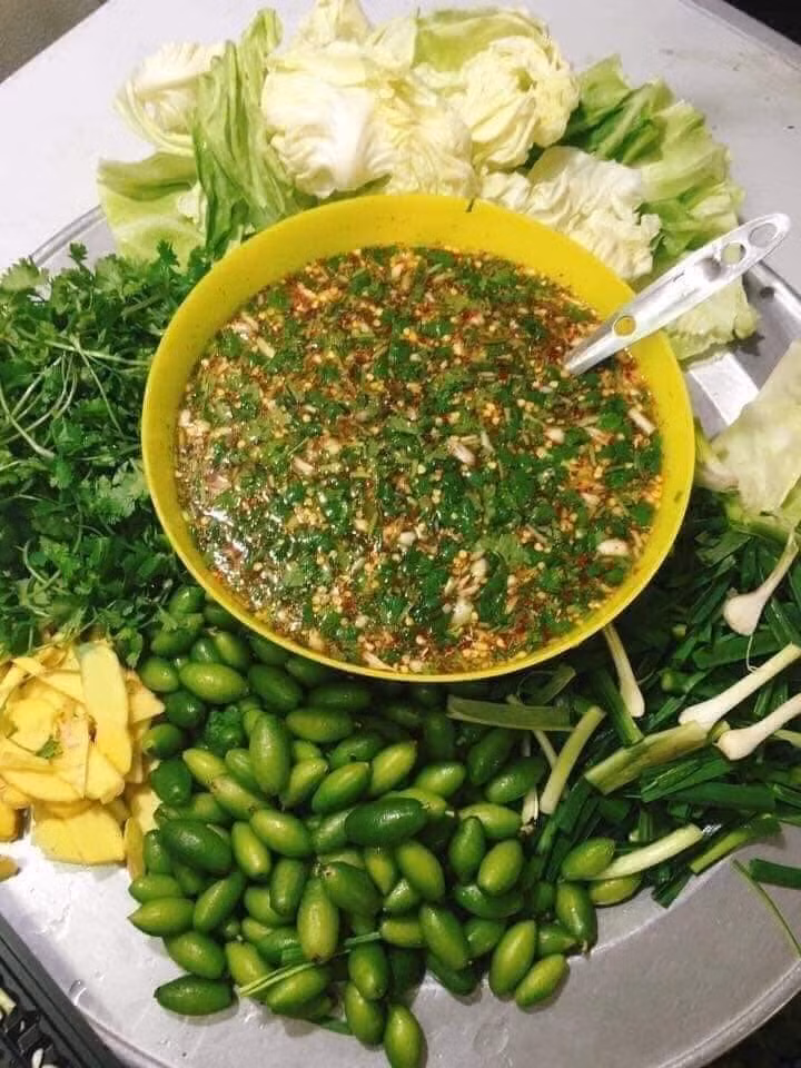 Nhot xanh cham cham cheo “la mieng“ hut dan cong so mua ram ro