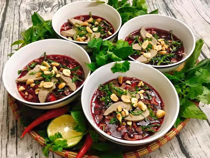 Mẹ đảm mách cách làm tiết canh từ nước củ dền cực sáng tạo - Hình 2 Me dam mach cach lam tiet canh tu nuoc cu den cuc sang tao-Hinh-2