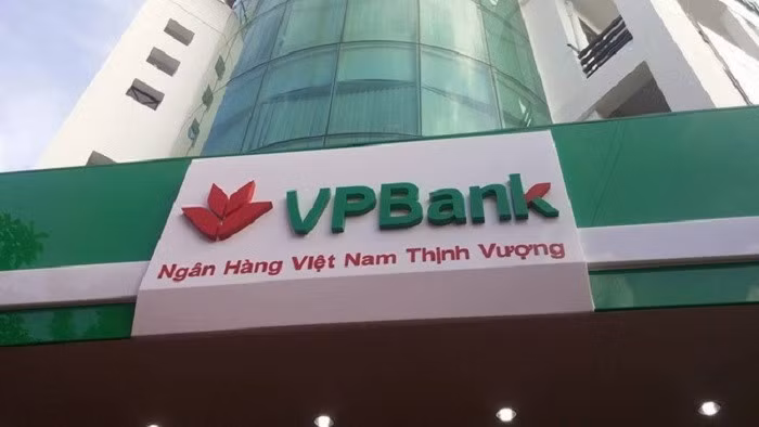 Ước tính theo vùng giá trong thời gian thực hiện giao dịch, ông Giang có thể đã bỏ ra từ 190-240 tỷ đồng để mua được số cổ phiếu này. Ảnh: VPbank.