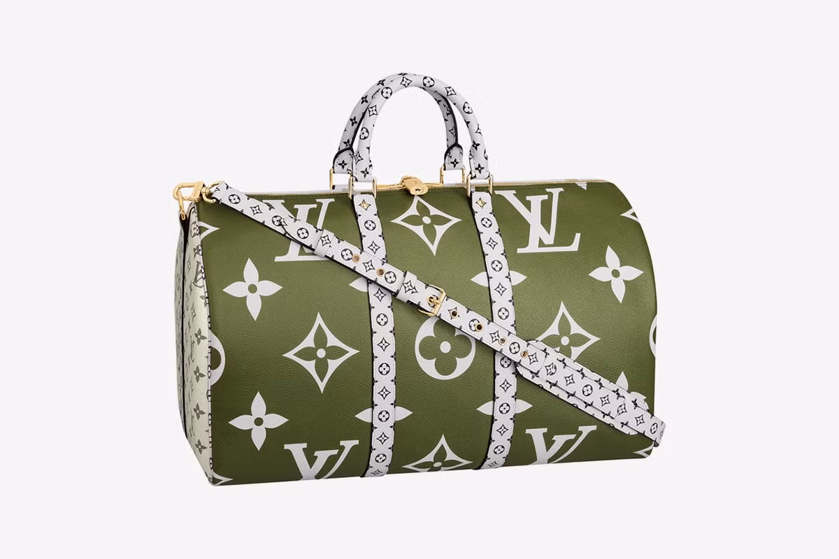 Đáng chú ý, Louis Vuitton cũng là thương hiệu bị làm giả nhiều nhất trong lịch sử thời trang, với chỉ hơn 1% sản phẩm có logo LV là không bị làm giả.