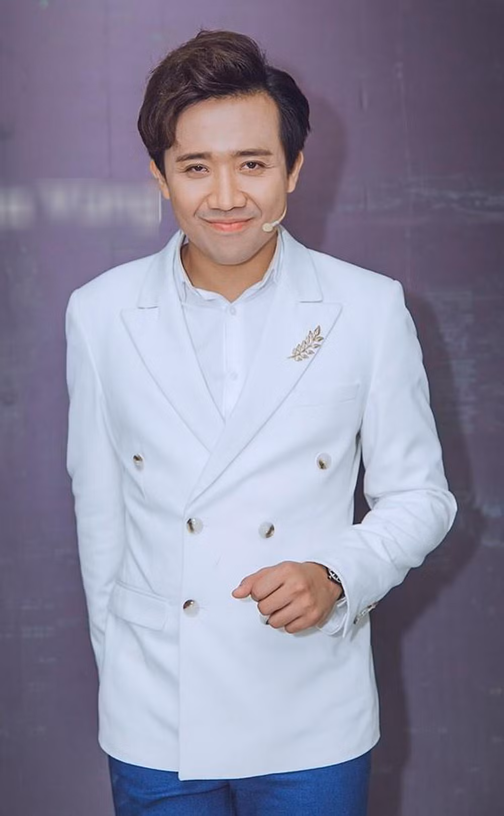 Theo tiết lộ của nhiều người tổ chức event, cát xê của Trấn Thành phải lên tới trên trăm triệu cho một show, chưa kể các khoản phụ thu khác như vé máy bay nếu đi tỉnh, tiền ăn ở khách sạn hạng sang...