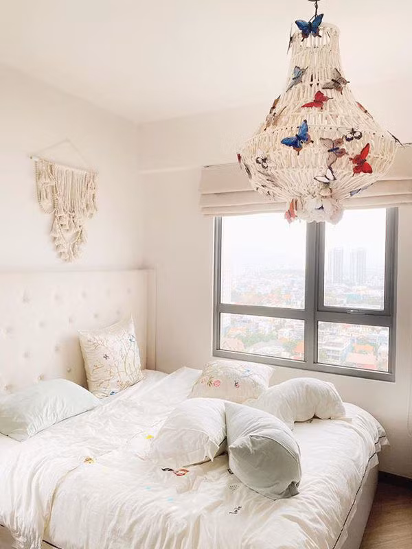 Phòng ngủ thiết kế khá cầu kỳ. Nguồn ảnh: Instagram.