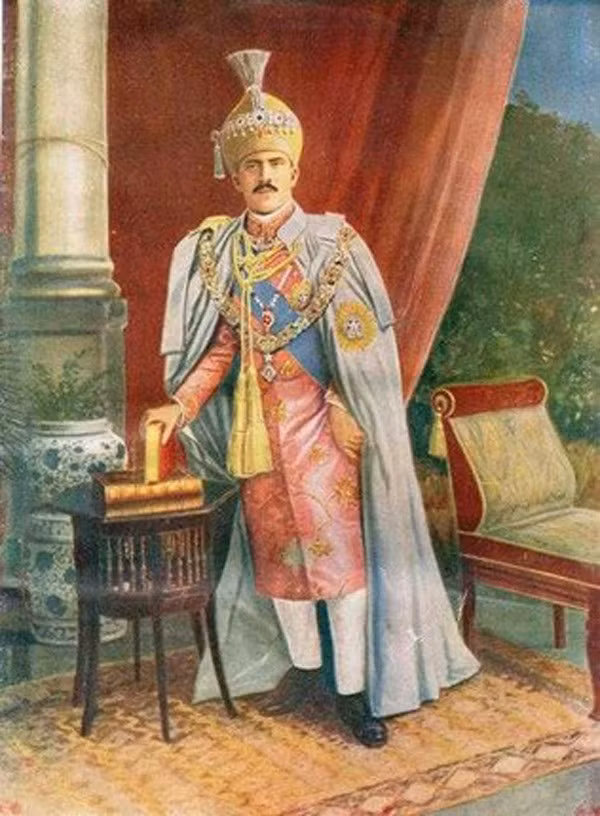 Đương thời, lượng vàng mà Nizam Đệ Thất sở hữu khoảng 100 triệu bảng Anh, còn lượng ngọc là 400 triệu bảng Anh. Quy đổi sang tiền Anh ngày nay, chúng rơi vào tầm 50 tỷ bảng.