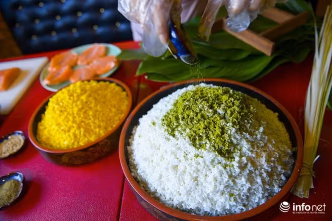 Để khử mùi tanh của cá, cơ sở này lấy trà xanh ướp với gạo đồng thời tạo thêm sự độc lạ cho bánh. Ảnh: Infonet.