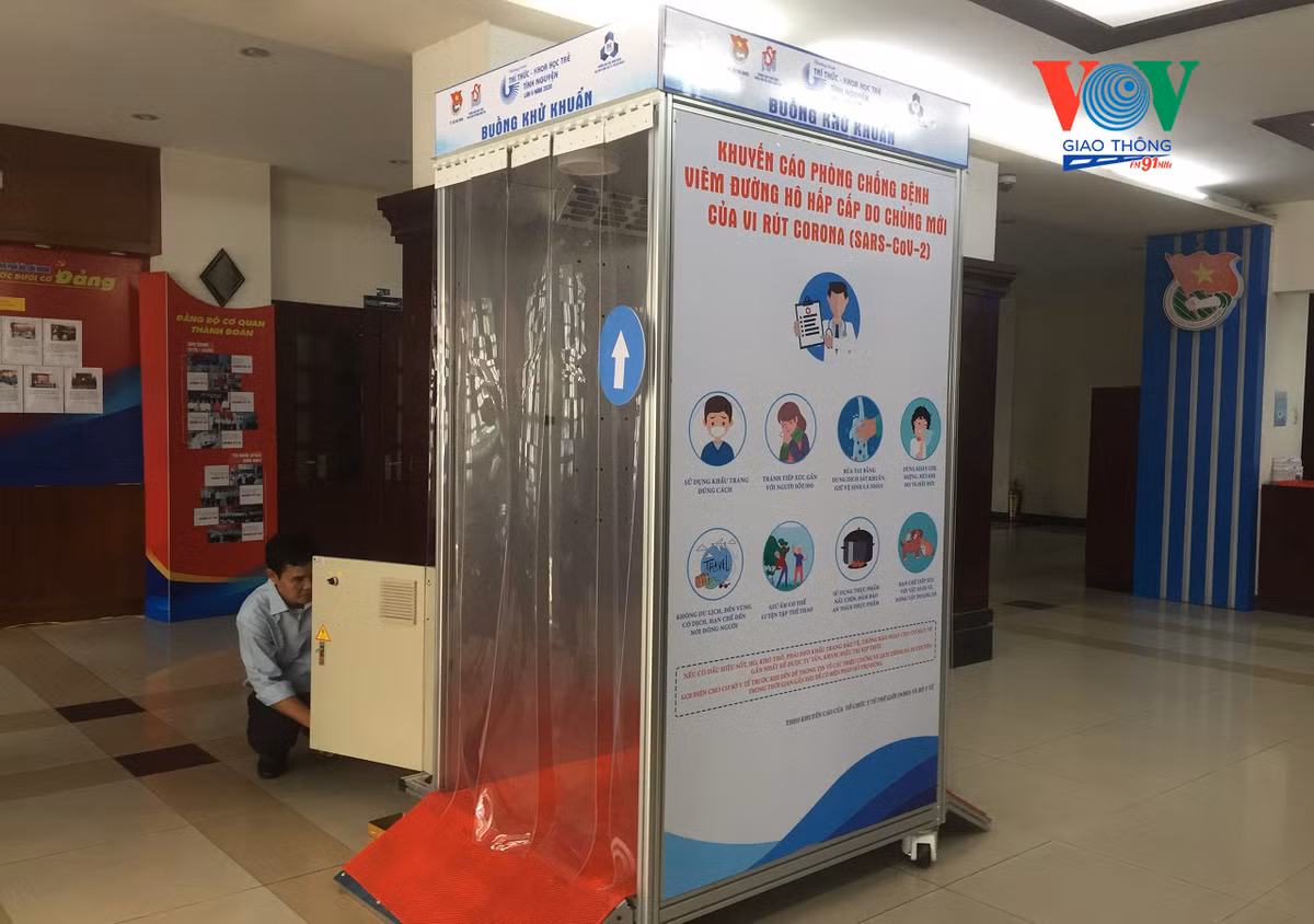 Buong khu khuan toan than chong Covid-19 vua ra mat co gia bao nhieu?