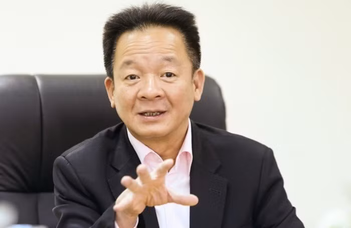 Không ồn ào, không sở hữu những phát ngôn gây sốc nhưng về độ nổi tiếng, đại gia Đỗ Quang Hiển (bầu Hiển) không hề thua kém bầu Đức.