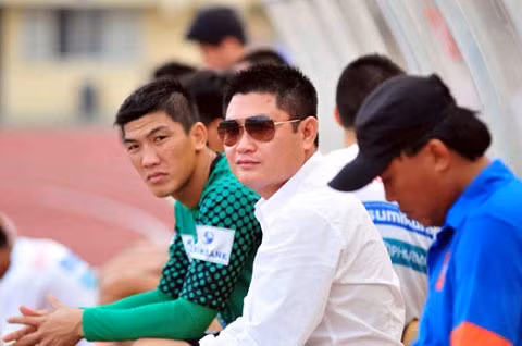 Bầu Thụy từng bỏ ra hàng chục tỷ đồng chiêu mộ những ngôi sao đình đám đang chơi ở V-League về đầu quân cho đội bóng hạng Nhất của mình.