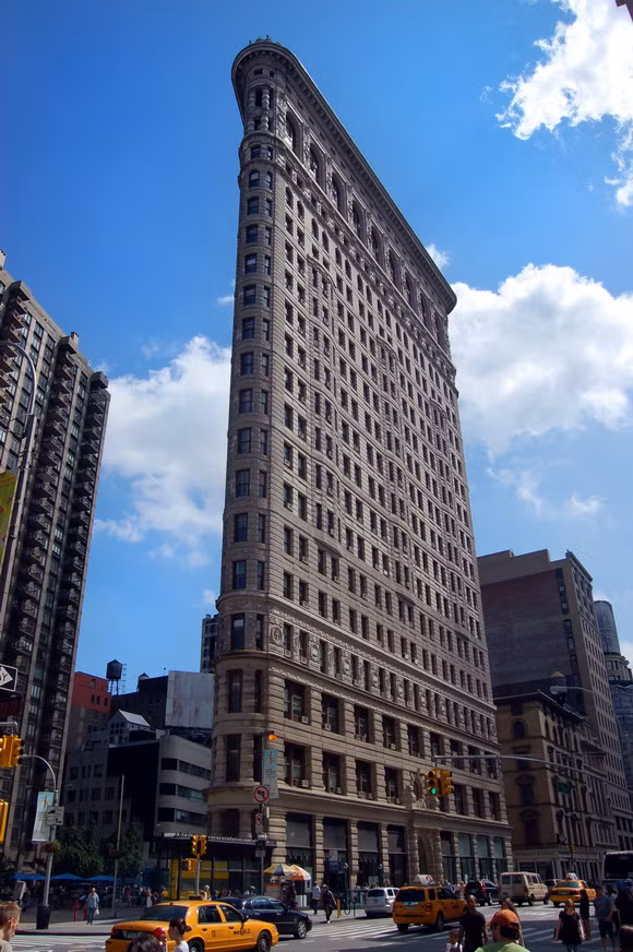 Hoàn thành năm 1902, Flatiron từng là một trong những tòa nhà cao nhất của thành phố.