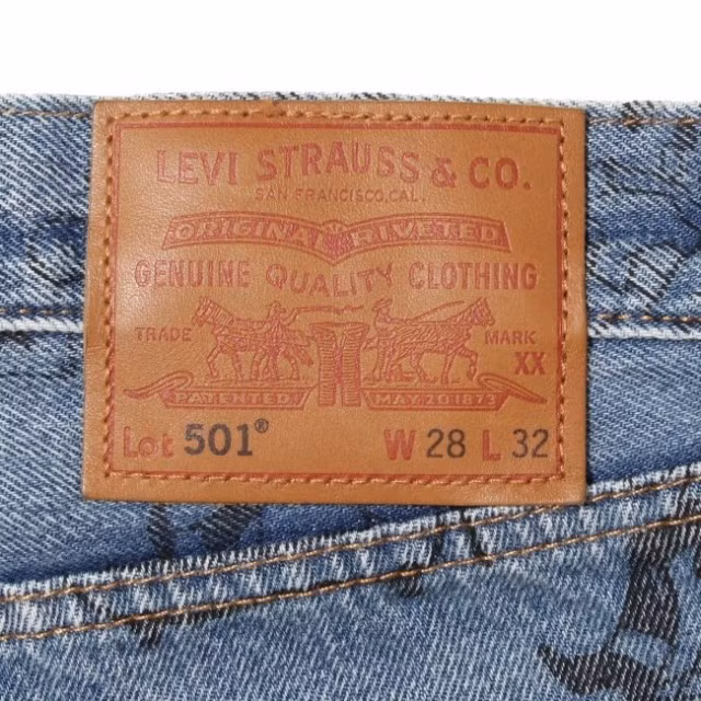 Người ta cho rằng chỉ có hai hoặc ba cặp quần jean Levi’s 501 trước năm 1900 còn tồn tại. Ảnh: ULA Vietnam.