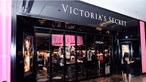 Trong báo cáo quý I vừa được công bố, công ty mẹ L Brands cho biết tổng doanh thu của họ đã giảm 37% xuống còn 1,65 tỷ USD so với 2,63 tỷ USD vào cùng kỳ năm ngoái.