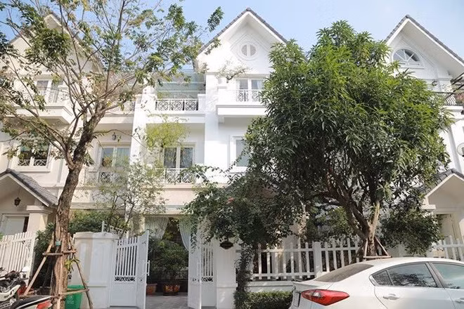 Căn biệt thự của ca sĩ Quang Hà nằm ở trong khu đô thị cao cấp thuộc quận Long Biên, Hà Nội. Ảnh: Tiền phong.